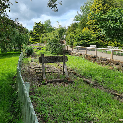 Otley Rd, Bramhope, Leeds LS16 8BQ, United Kingdom