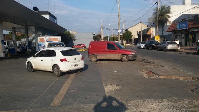 Estación de Servicio YPF, Author: Victor Tavio