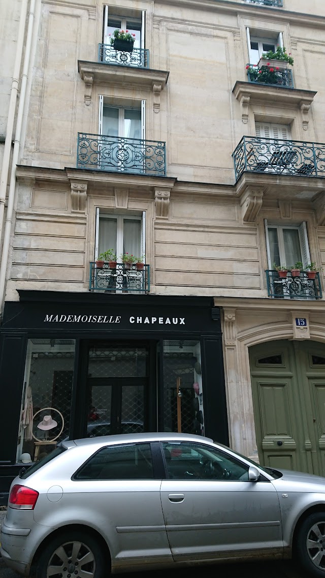 Mademoiselle Chapeaux - Bastille