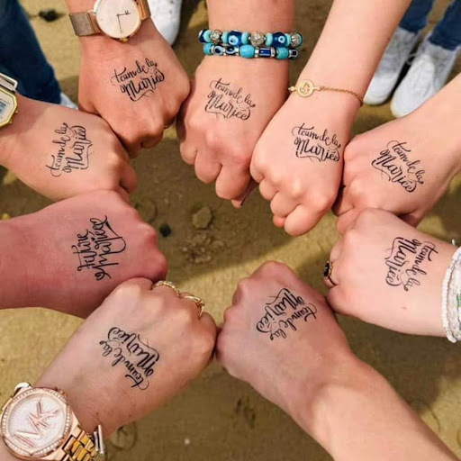 Offrez une animation originale à vos événements à Vichy avec Les Folies Douces 03

Vous préparez un maria...