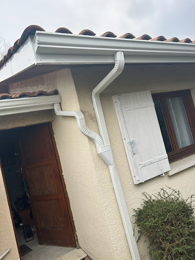 Photo de AT RENOVATION Couvreur pessac à Tabanac (33550)