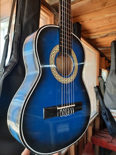 Photos of F&aacute;brica de Guitarras Guzm&aacute;n & &Aacute;lvarez