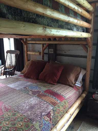 Dancing Fox Cabin - Visual