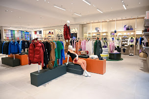 Photo n°4 de Lacoste Coquelles à Coquelles (Magasin de vêtements pour femmes)