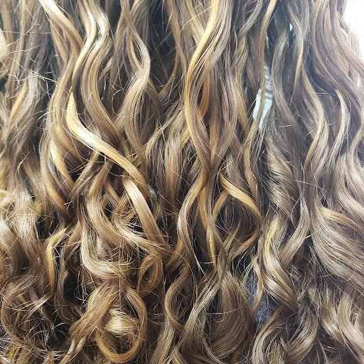 Bethany Hunt curly hair studio - Thumbnail