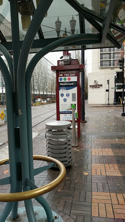 Lloyd Center/NE 11th Ave MAX Station