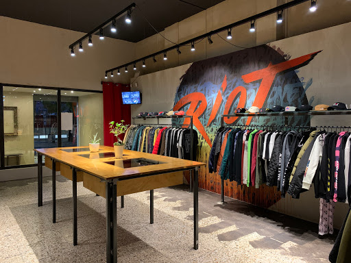 Riot Shop - Visual