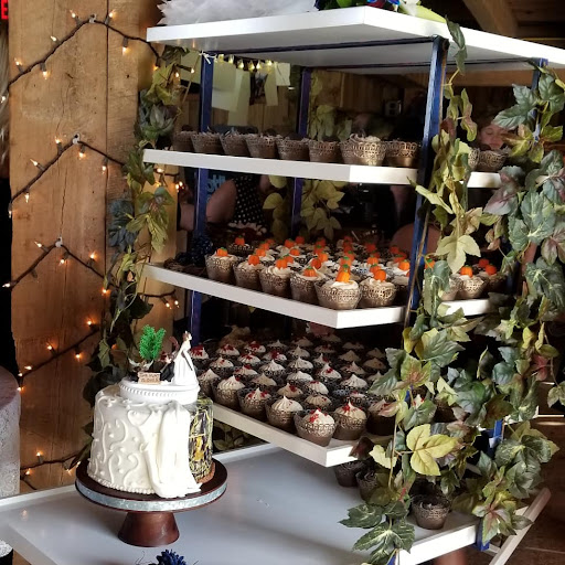 Cakes by T