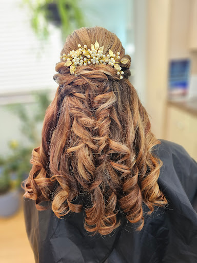 Headlines Mobile Hair and Makeup - Thumbnail