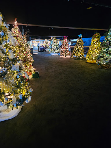 Aquarium Gift Shop - Thumbnail