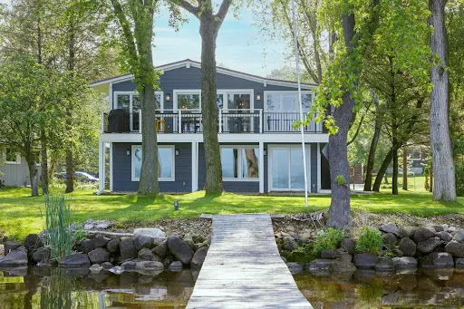 PAINT BOSS. SE Wisconsin. Interior and Exterior Residential and Business Painting & Wood Finisher - Thumbnail