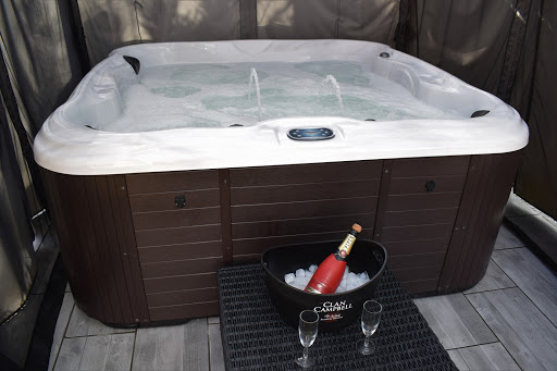 Photo de Studio tendance London JACUZZI:PISCINE HORS SOL à Chalette-sur-Loing (45120)