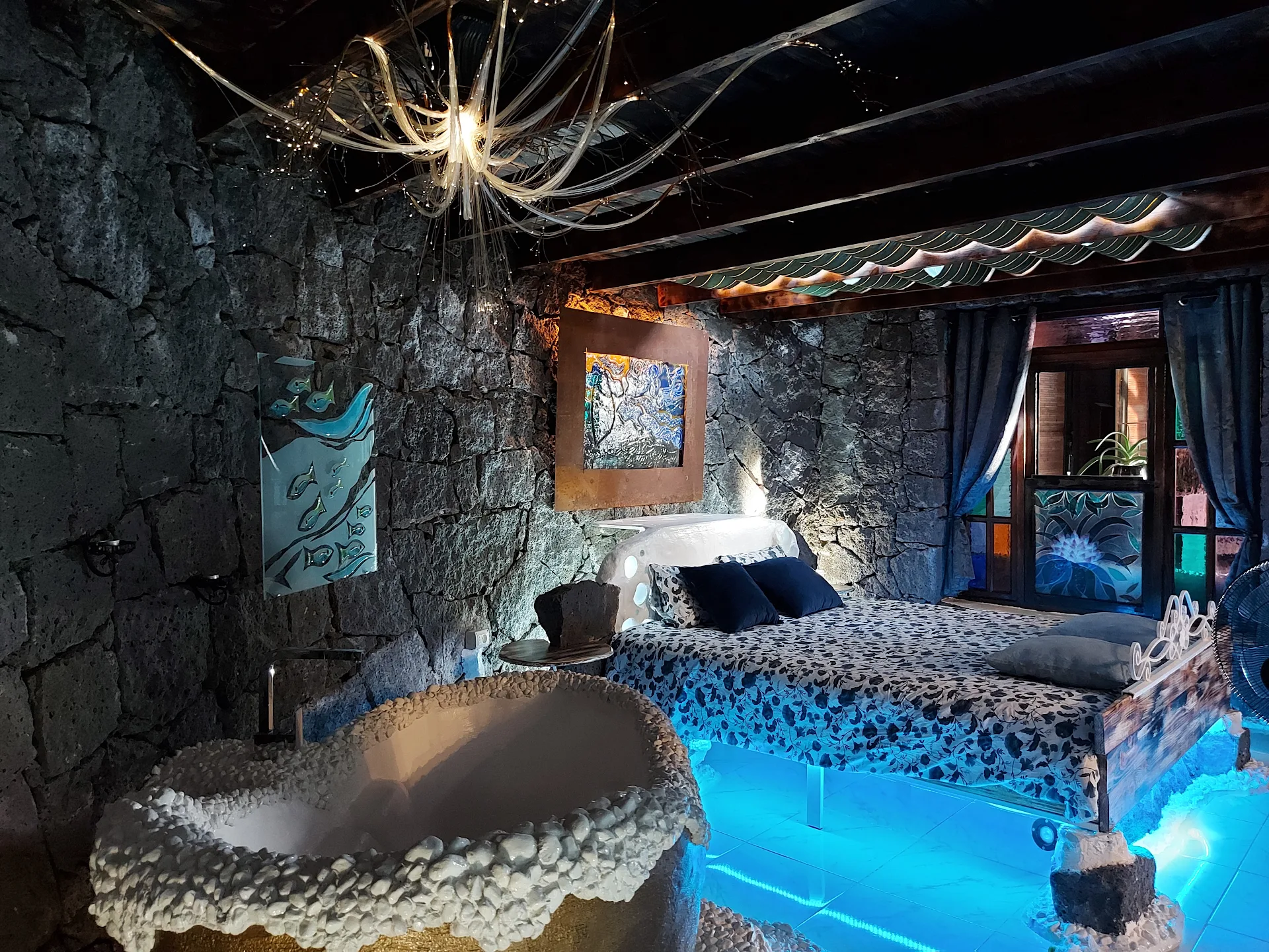 Aloelux Villa: Totally private, jacuzzi, pool,cine,massage,...