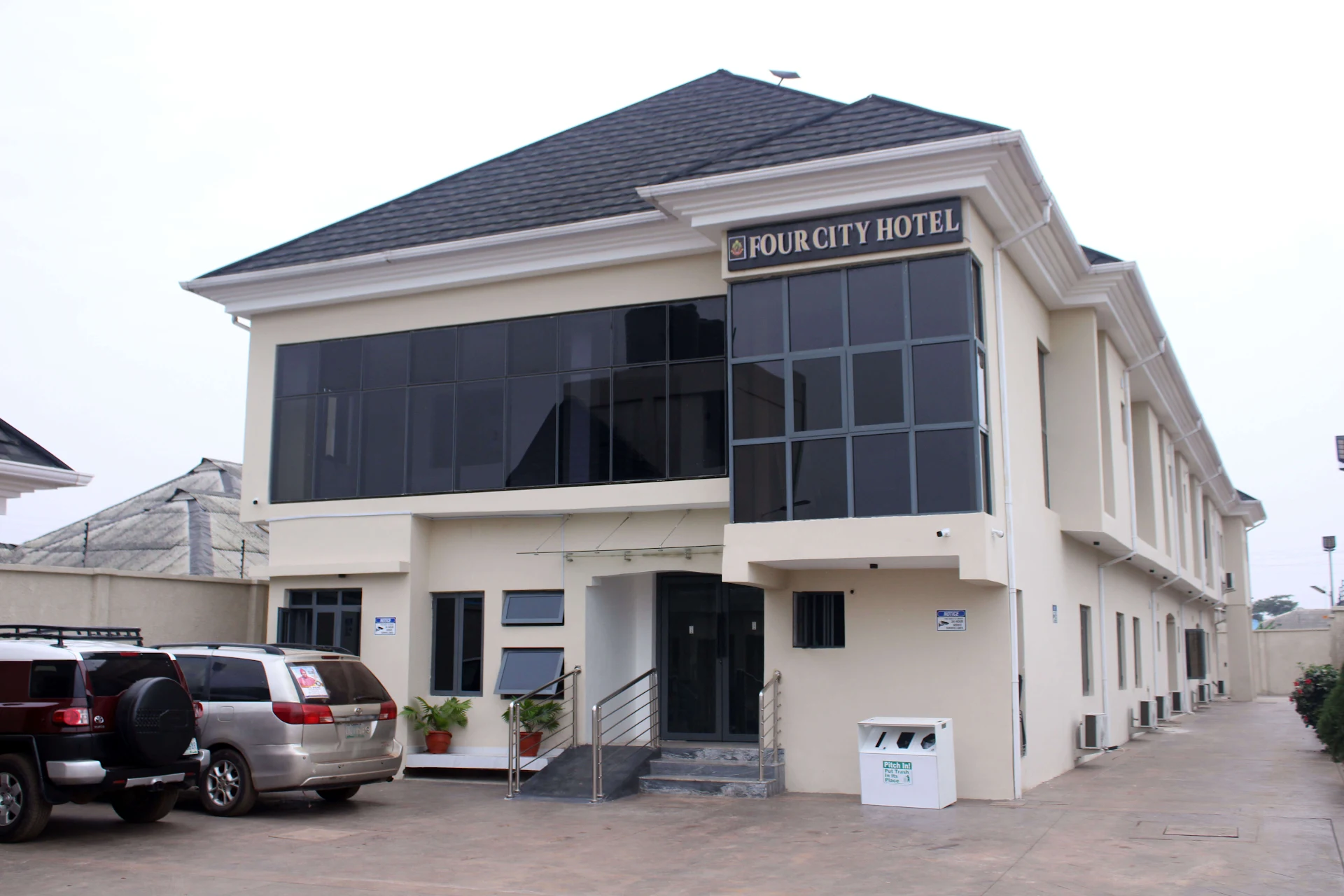 Four City Hotel and Lounge