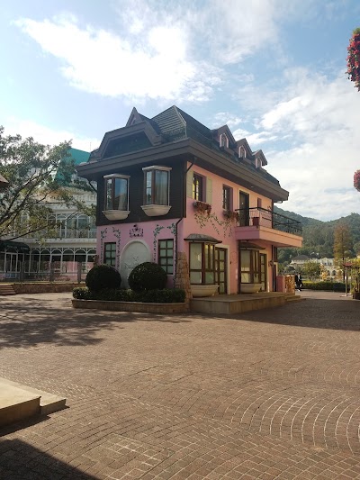 Photos of Eastern Oversea Chinese Town （West Gate）