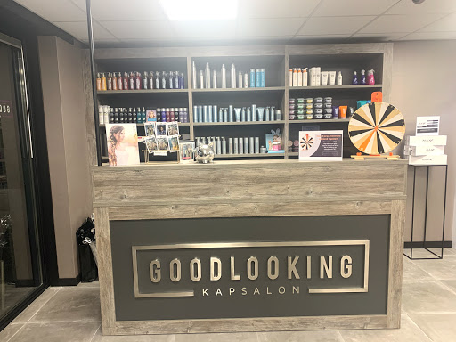 Hairdresser Good Looking - Thumbnail