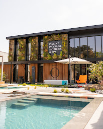 Photo n°1 de Portelli - Pisciniste Toulouse - Construction de piscine - Paysagiste - Mobilier de jardin à Toulouse (Service de réparation de piscines)