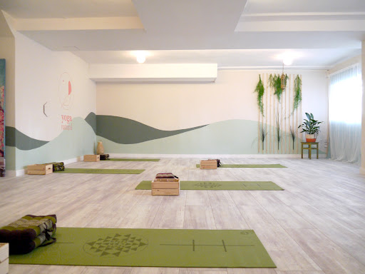 Victoria de Miguel Escuela de Crecimiento Yoga Sadhana Zaragoza