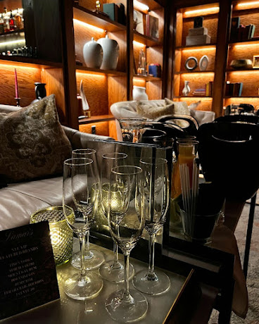 Lamar's Sporting Club by null