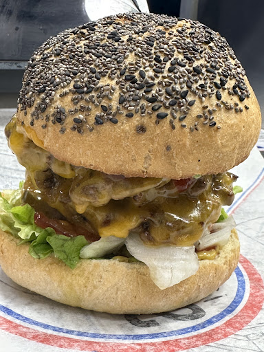 Photo 2 - ô cheesy burger