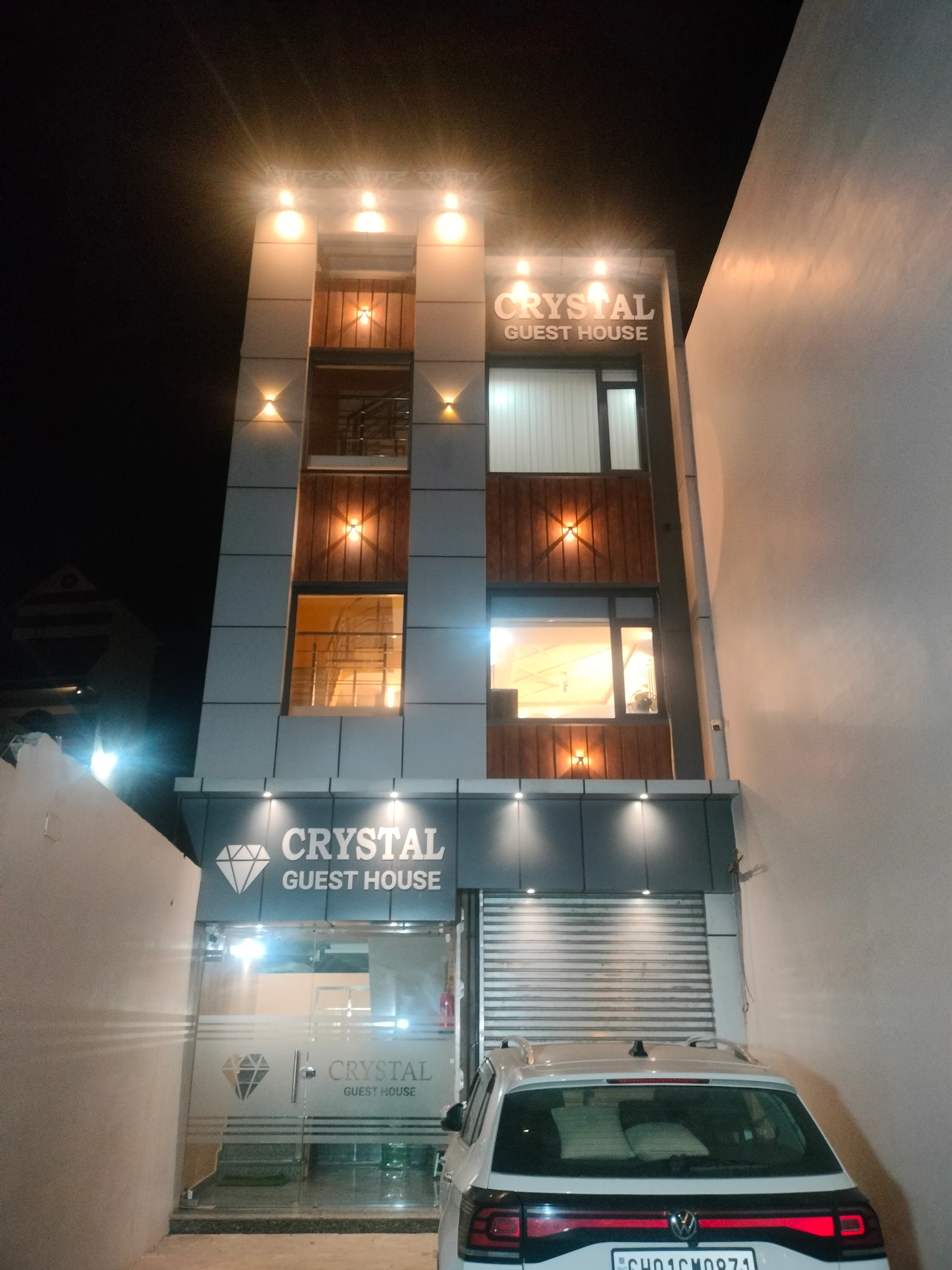 Crystal guest House - Guest House in Derabassi