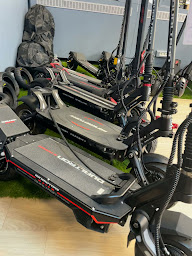 Photo n°8 de City mobility | Vente et Réparation | Trottinette, Skate, Vélo électrique et Gyroroue (Dualtron, Nami, Vsett…) à Grenoble (Atelier de réparation de pneus)