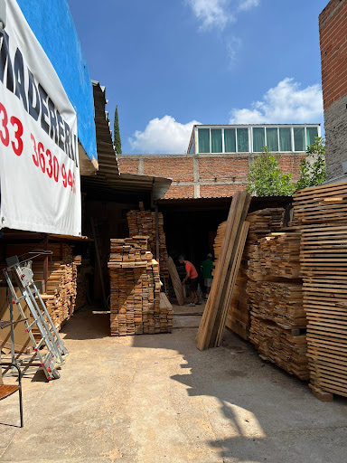Maderería Santa Teresita / Bodega de madera