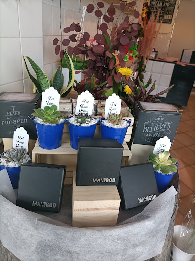 Riverside Flowers & Gifts - Thumbnail