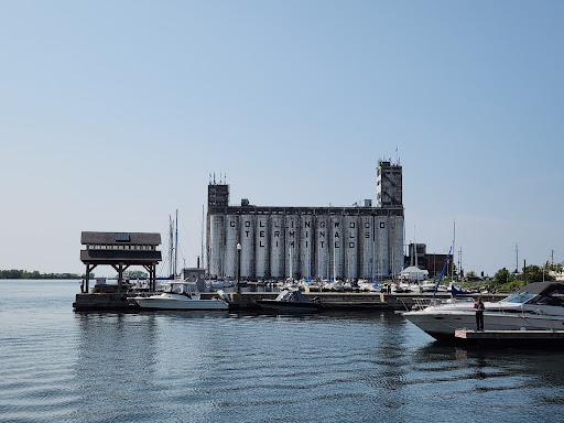 Collingwood Yacht Club Parking Gallery - Canada