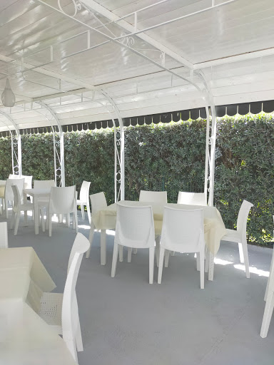 La Fenice (terrazza esterna sul retro) - Thumbnail