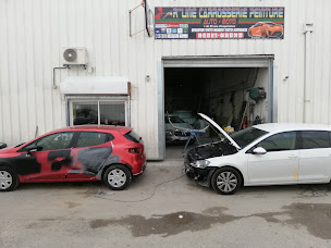 Photo n°11 de R'LINE Carrosserie-Peinture-Dépannage-Fréjus à Fréjus (Atelier de carrosserie automobile)