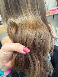 Photo n°7 de Lætitia Tanguy Artiste Capillaire à Pernes-les-Fontaines (Salon de manucure)