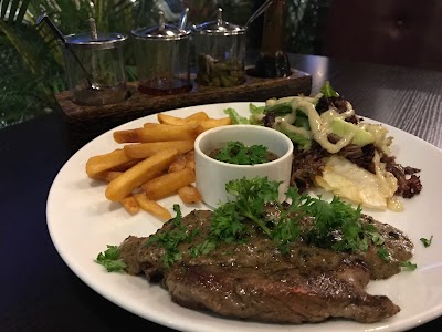 Photos of Park Caf&eacute; Trasak Paem