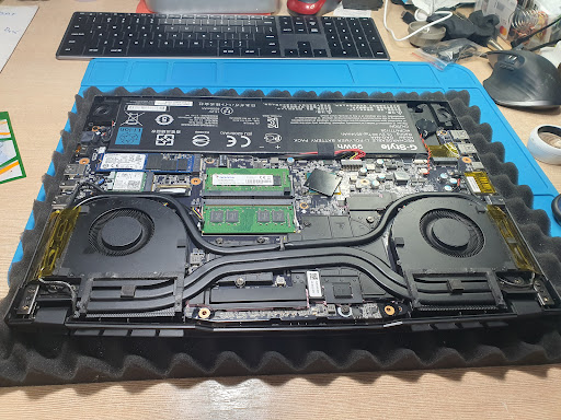 Laptop repair services in Warsaw. Highest quality of laptop repair services with a guarantee! Open 7 days a week.