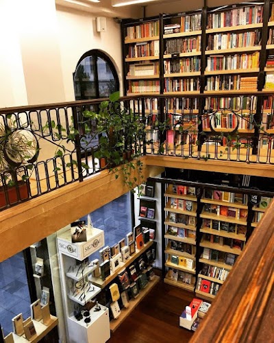 Pandora Bookstore