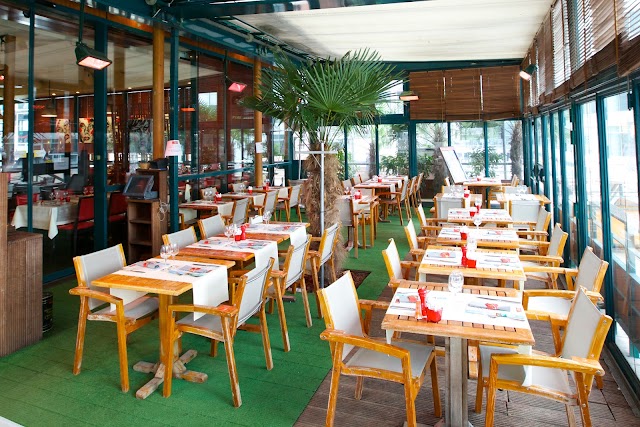 Globe Trotter Café