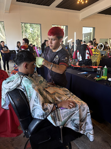 Alomalo barber shop