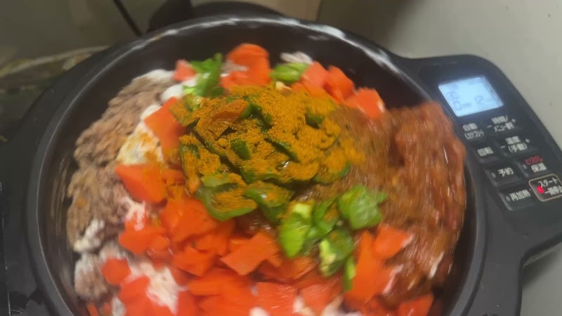 CURRY BAR CAFE 三月の水