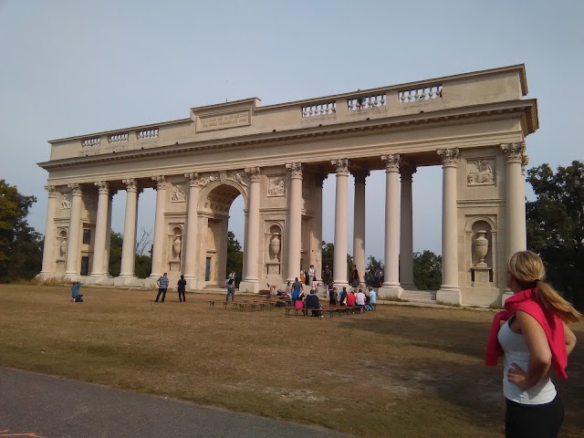 Colonnade on Reistna