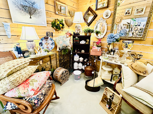 Trader Mae's Decor Market - Thumbnail