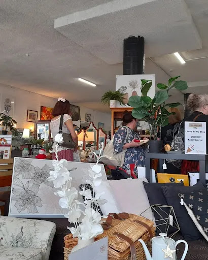 Family Life: Cheltenham Opportunity Shop - Thumbnail