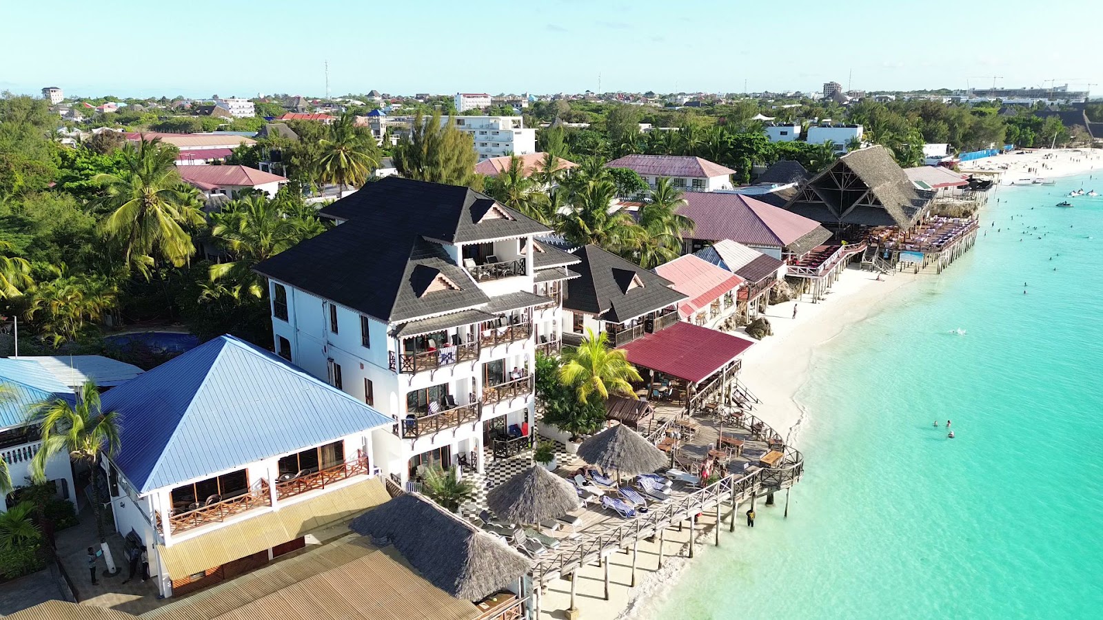 Langi Langi Beach Bungalows — photo 1