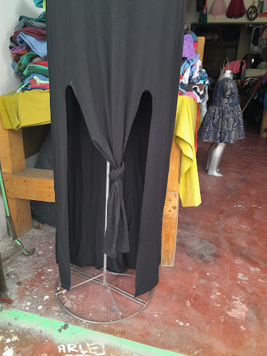Bazar El Vestidor " Ropa Americana " Gallery - Mexico