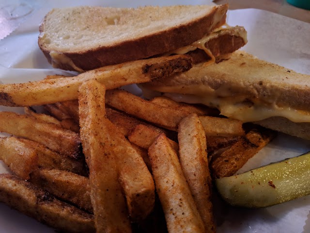 Mad River Bar & Grille
