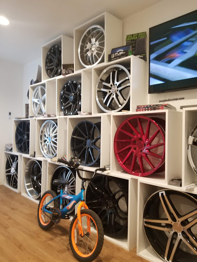 La Ceiba Tire Shop Florida Gallery - United States