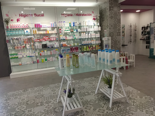 Farmacia Torre de la Plata (Lda. M. José Caballero Dávila)