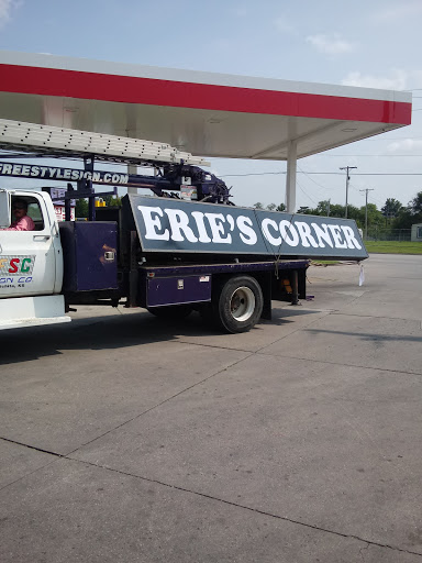 Eries Corner Store - Visual