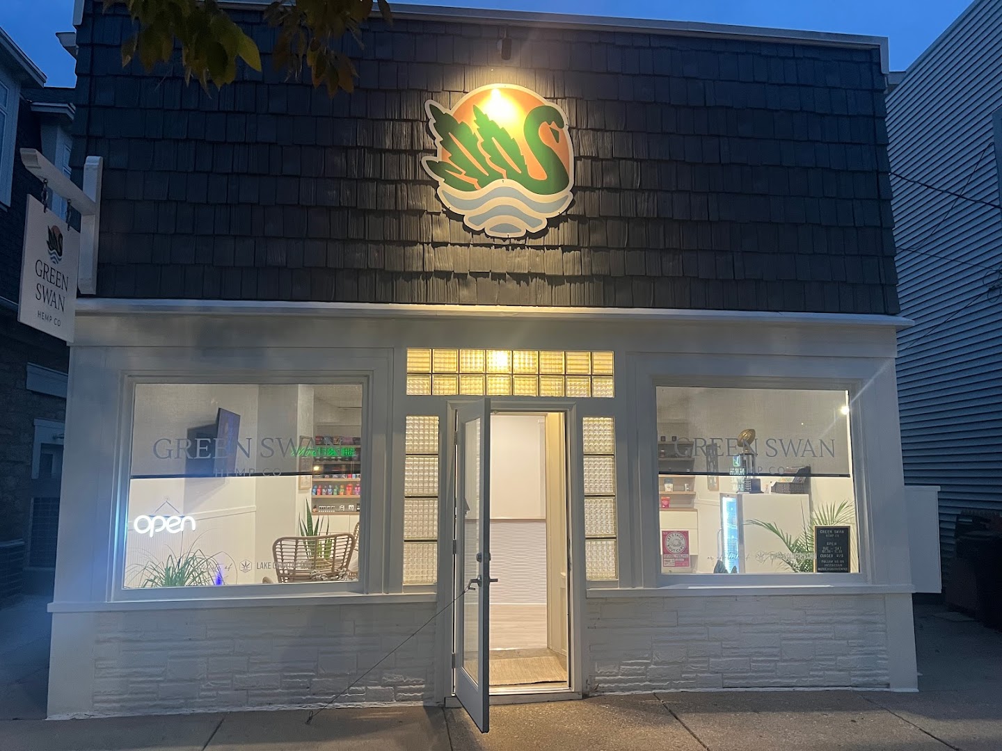 Green Swan Hemp Company - Legal THC Dispensary photo 1
