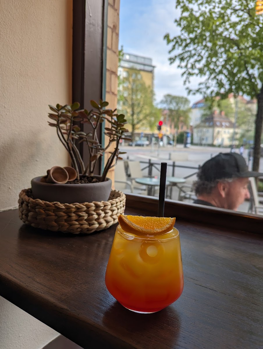 Blind Mango Bar — photo 10