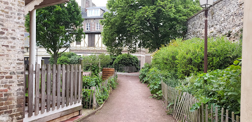 Square Louise Michel - Thumbnail